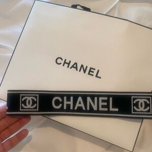 Chanel VIP Gift Black and White Headband new